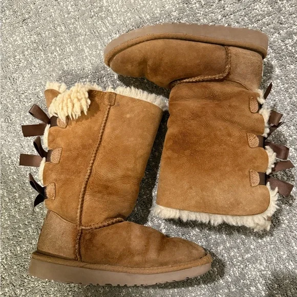 Girls Ugg Boots - Picture 1 of 8